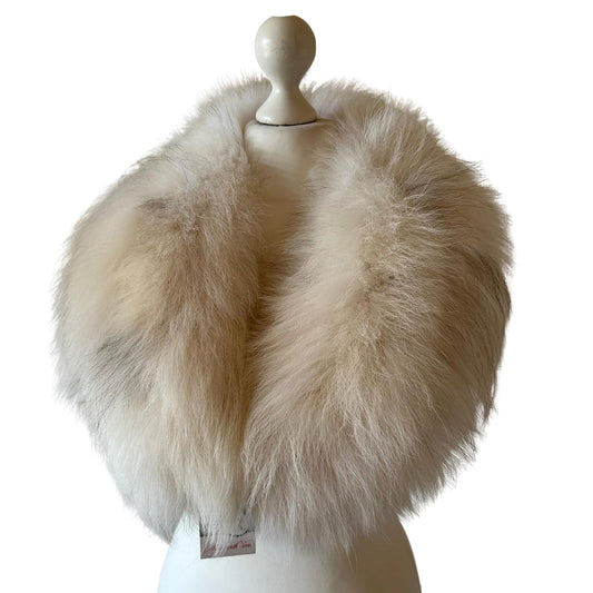 Large shawl collar made of arctic fox fur, lined and with buttons included - My Love Cape